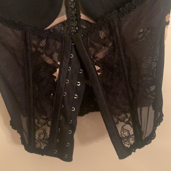 Agent provocateur black lace bra + matching garter belt 36C LINGERIE BUNDLE - Picture 13 of 16